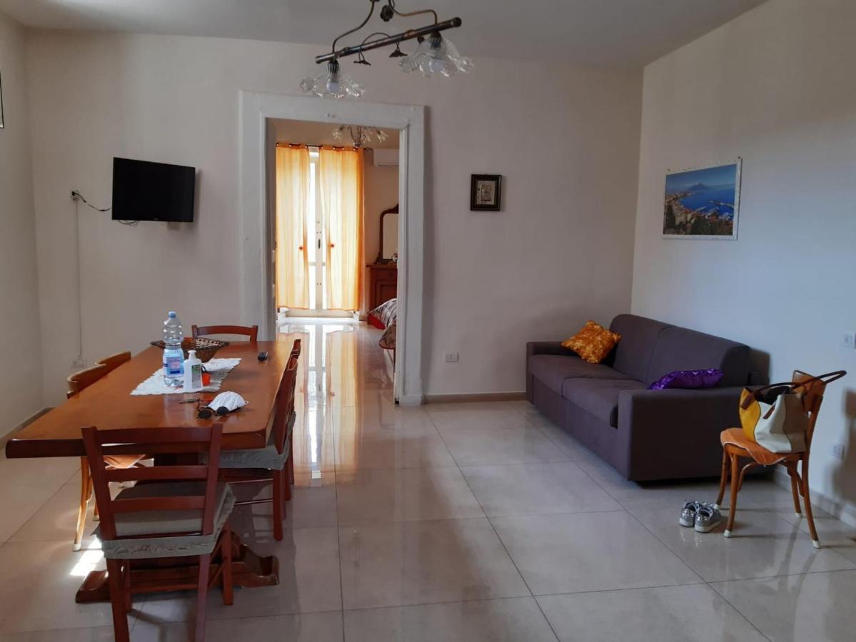 House Adrian Apartman Nápoly Kültér fotó