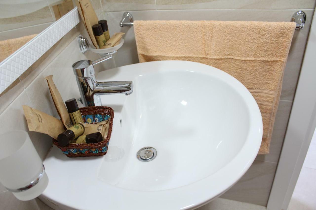 House Adrian Apartman Nápoly Kültér fotó