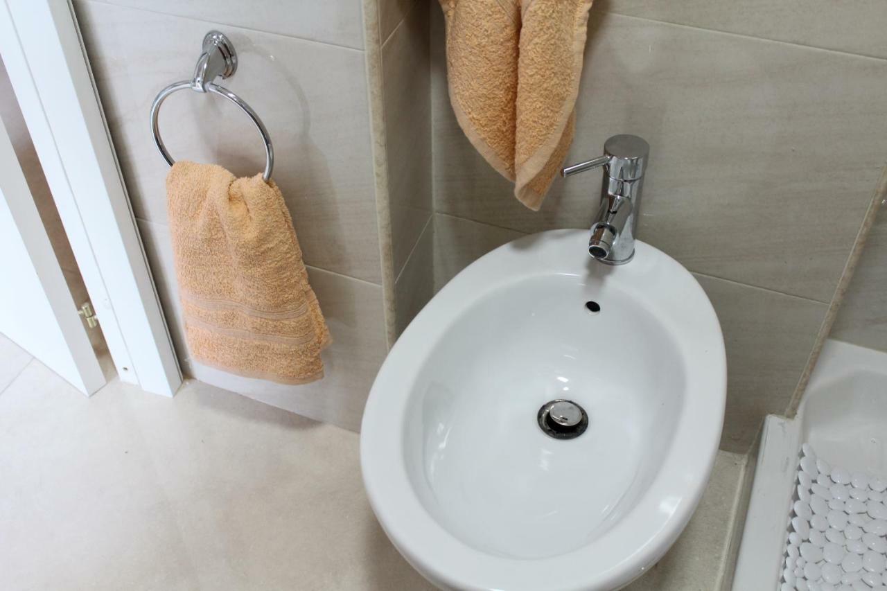 House Adrian Apartman Nápoly Kültér fotó
